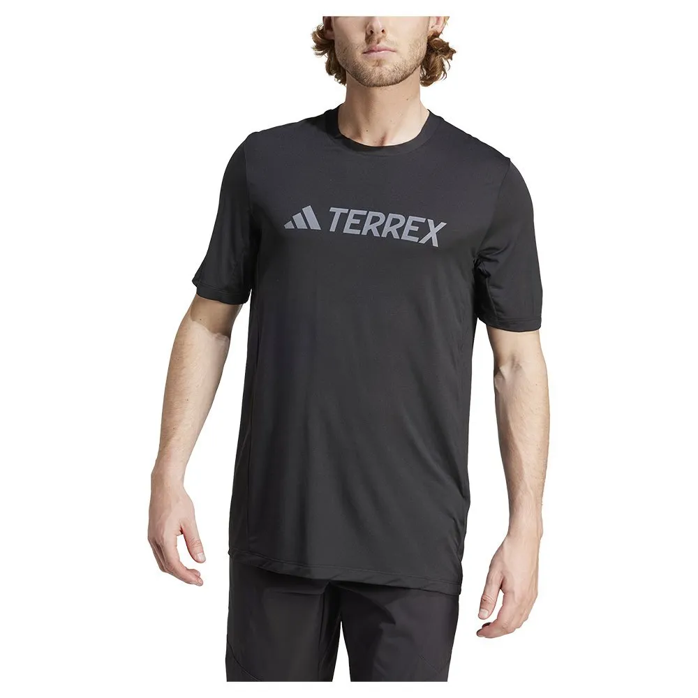 adidas Mt Log Tech Kortarmet T-skjorte