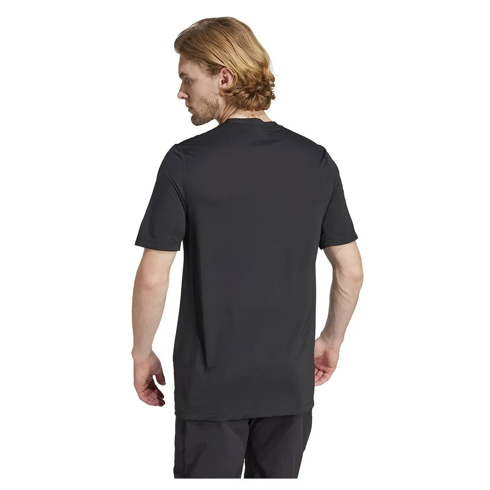 adidas Mt Log Tech Kortarmet T-skjorte