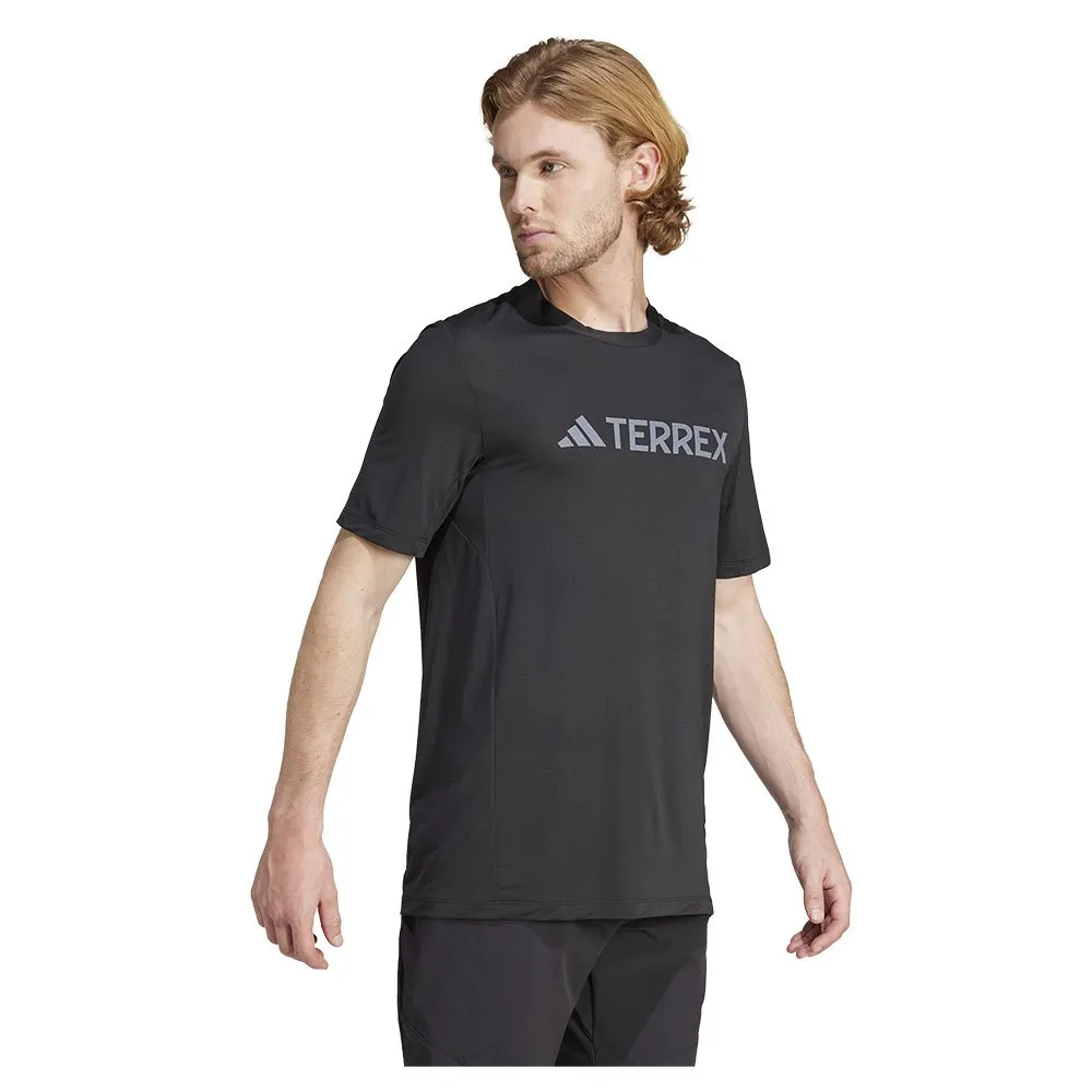 adidas Mt Log Tech Kortarmet T-skjorte