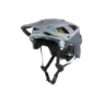 Grå
