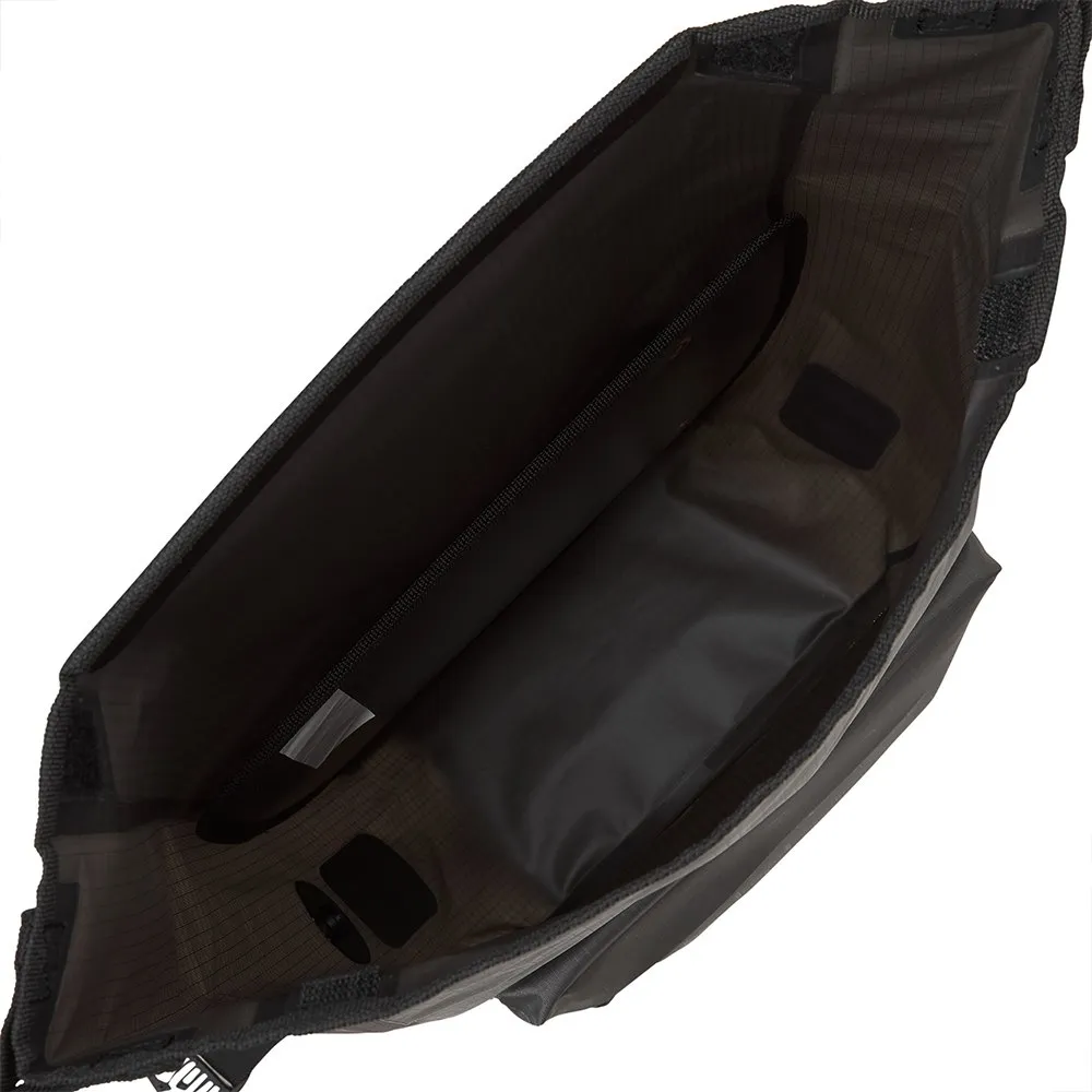 ALTURA Thunderstorm Sykkelveske 15l, Charcoal, One Size ALTURA Thunderstorm Sykkelveske 15l, Charcoal, One Size