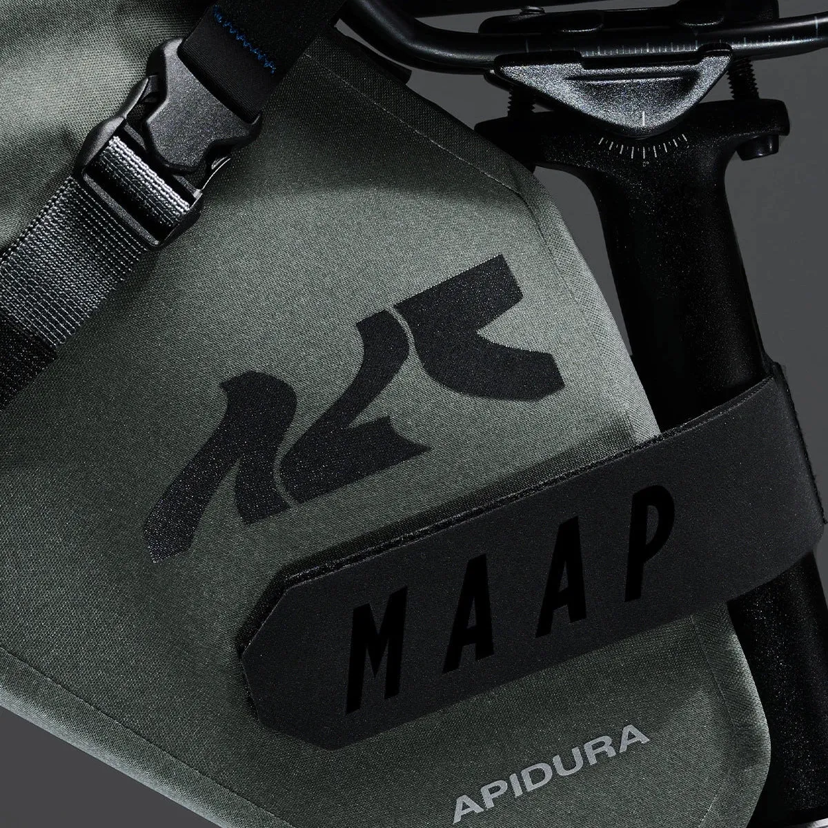 Apidura MAAP x APIDURA Saddle Pack 7L, Loam