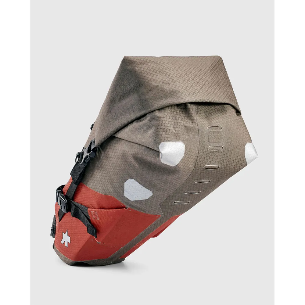 ASSOS X Ortlieb Sadelveske 11l, Dark sand, One Size ASSOS X Ortlieb Sadelveske 11l, Dark sand, One Size