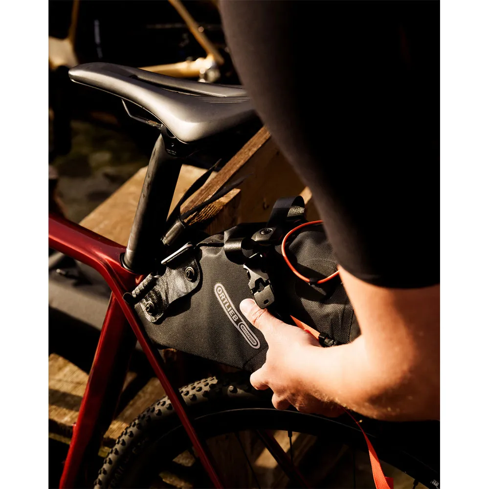 ASSOS X Ortlieb Sadelveske 11l, Dark sand, One Size ASSOS X Ortlieb Sadelveske 11l, Dark sand, One Size