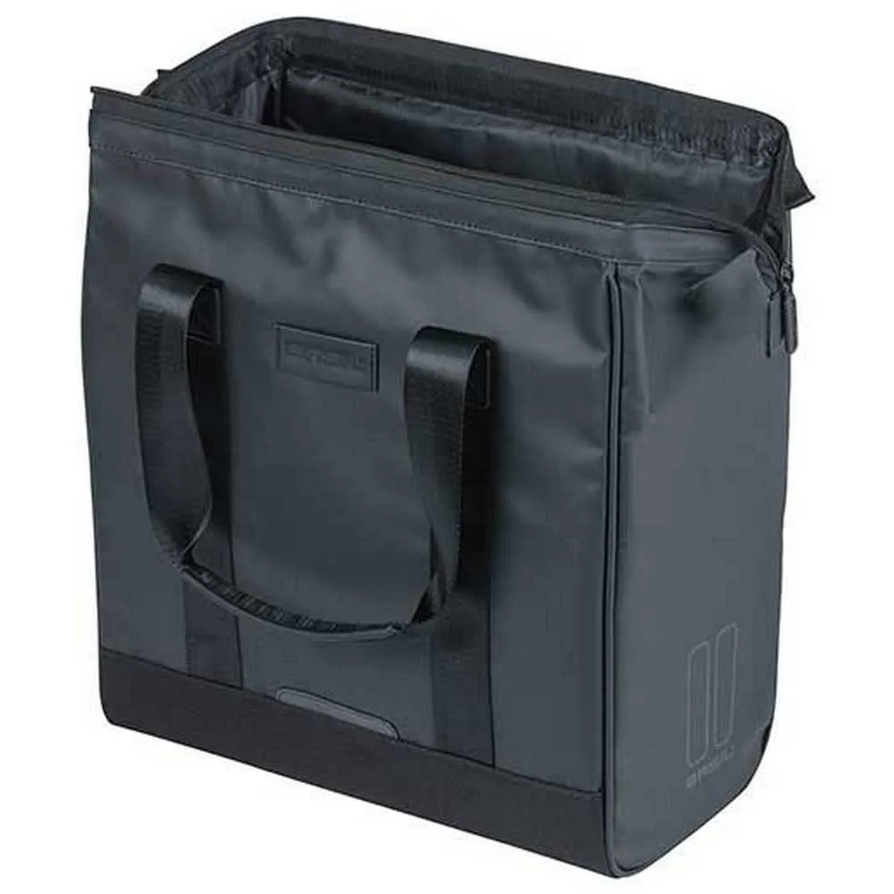 Basil Grand Tarpaulin Hook-on Sykkelveske 23l, Black / white, One Size Basil Grand Tarpaulin Hook-on Sykkelveske 23l, Black / white, One Size