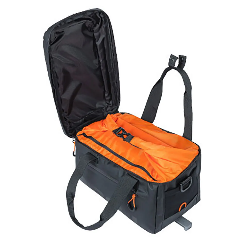Basil Miles Tarpaulin Mik Sykkelveske 7l, Black / orange, One Size Basil Miles Tarpaulin Mik Sykkelveske 7l, Black / orange, One Size