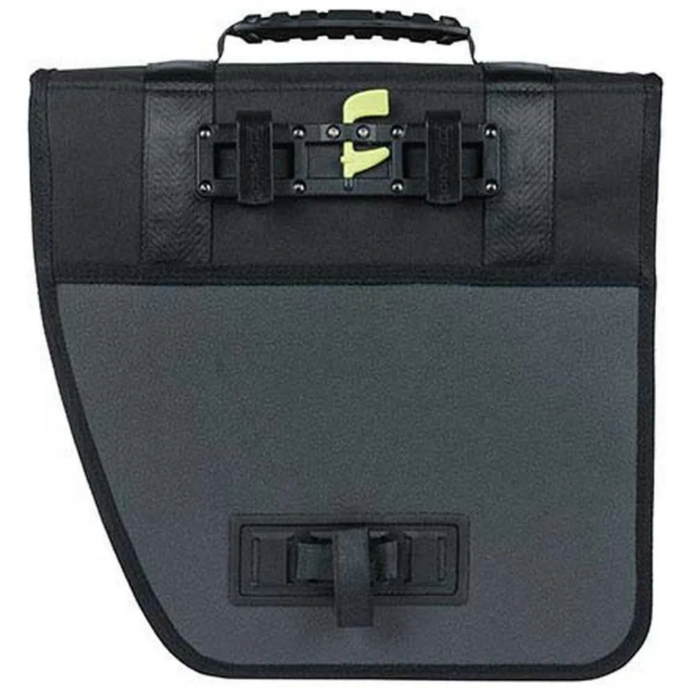 Basil Tour Waterproof Hook-on Reflectives Right Sykkelveske 14l, Black, One Size Basil Tour Waterproof Hook-on Reflectives Right Sykkelveske 14l, Black, One Size