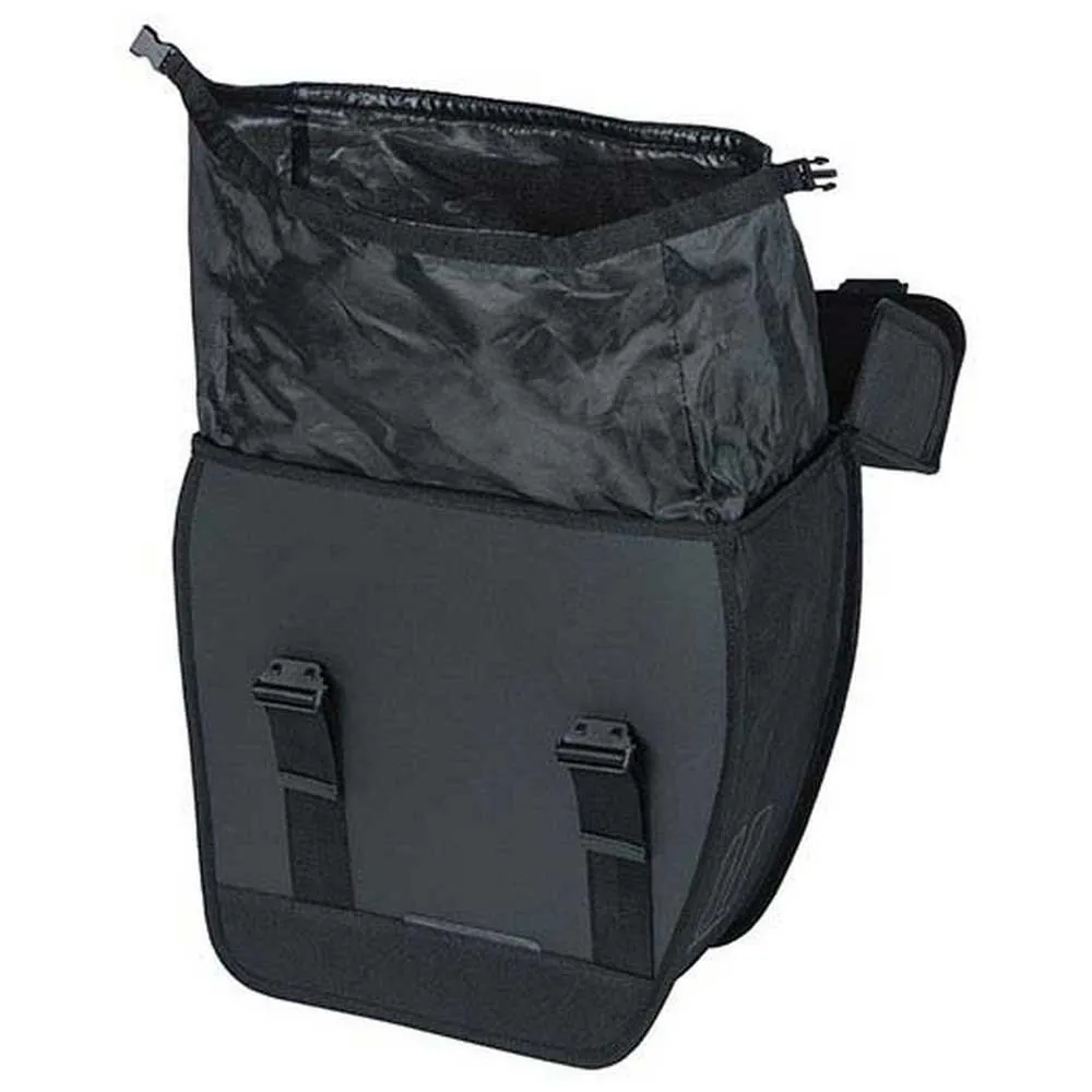 Basil Tour Waterproof Hook-on Reflectives Right Sykkelveske 14l, Black, One Size Basil Tour Waterproof Hook-on Reflectives Right Sykkelveske 14l, Black, One Size