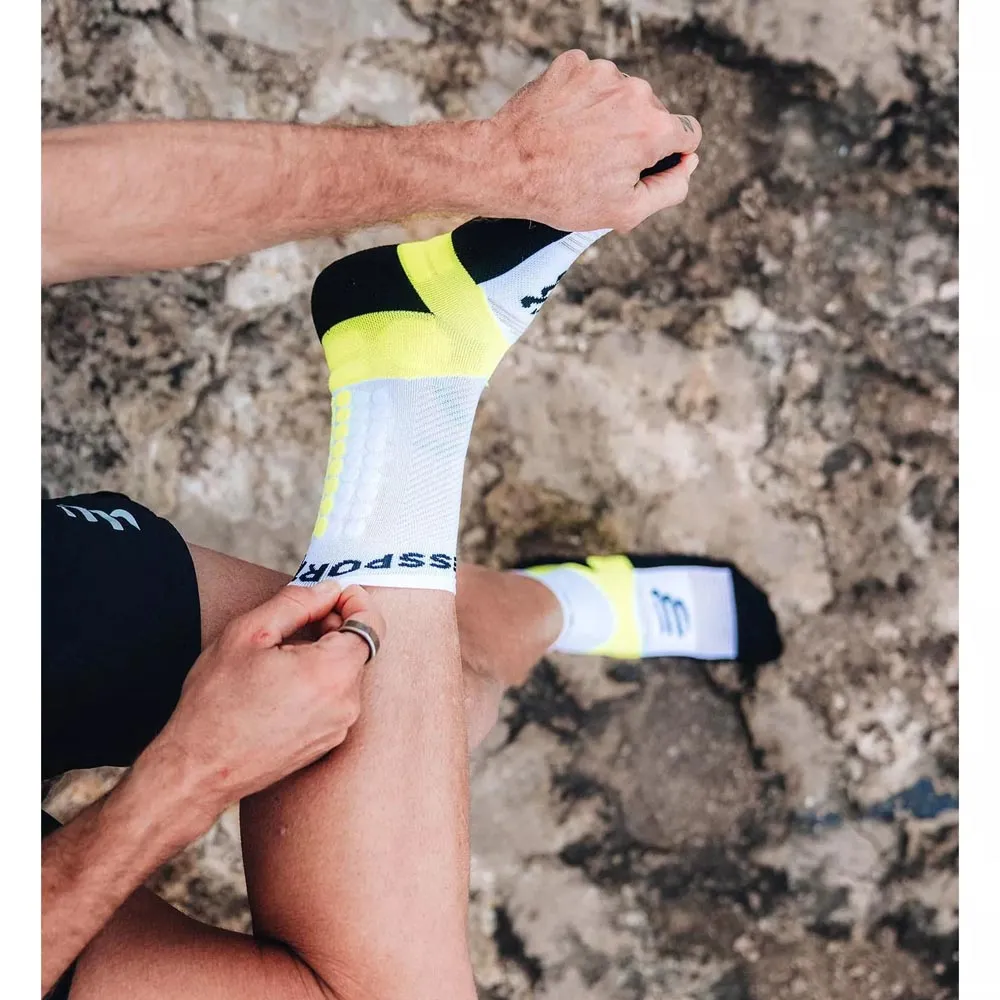 Compressport Sqtu355 Sokker male, White / safe yellow Compressport Sqtu355 Sokker male, White / safe yellow