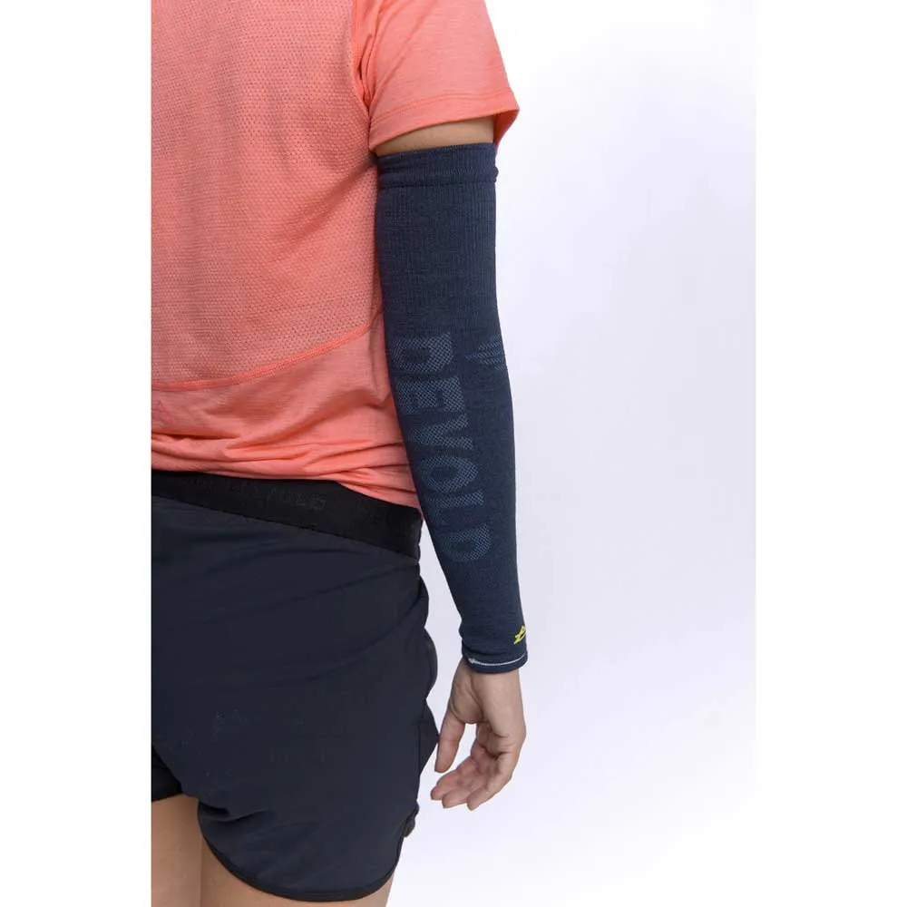 Devold Running Merino Armvarmere male, Night Devold Running Merino Armvarmere male, Night