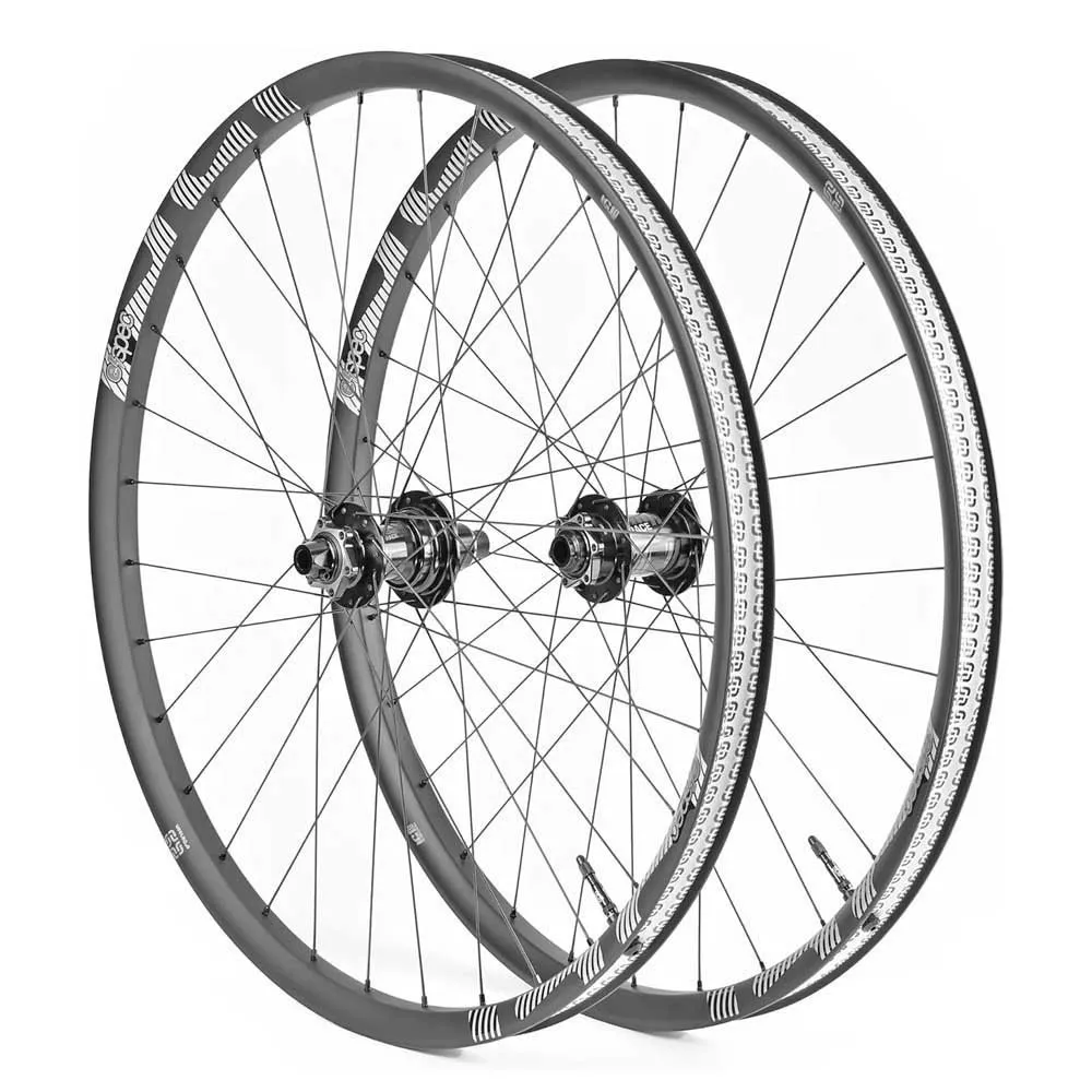e*thirteen Sylvan Race Carbon 29´´ Forhjul, Black, 15 x 110mm e*thirteen Sylvan Race Carbon 29´´ Forhjul, Black, 15 x 110mm