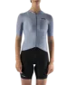 Grå