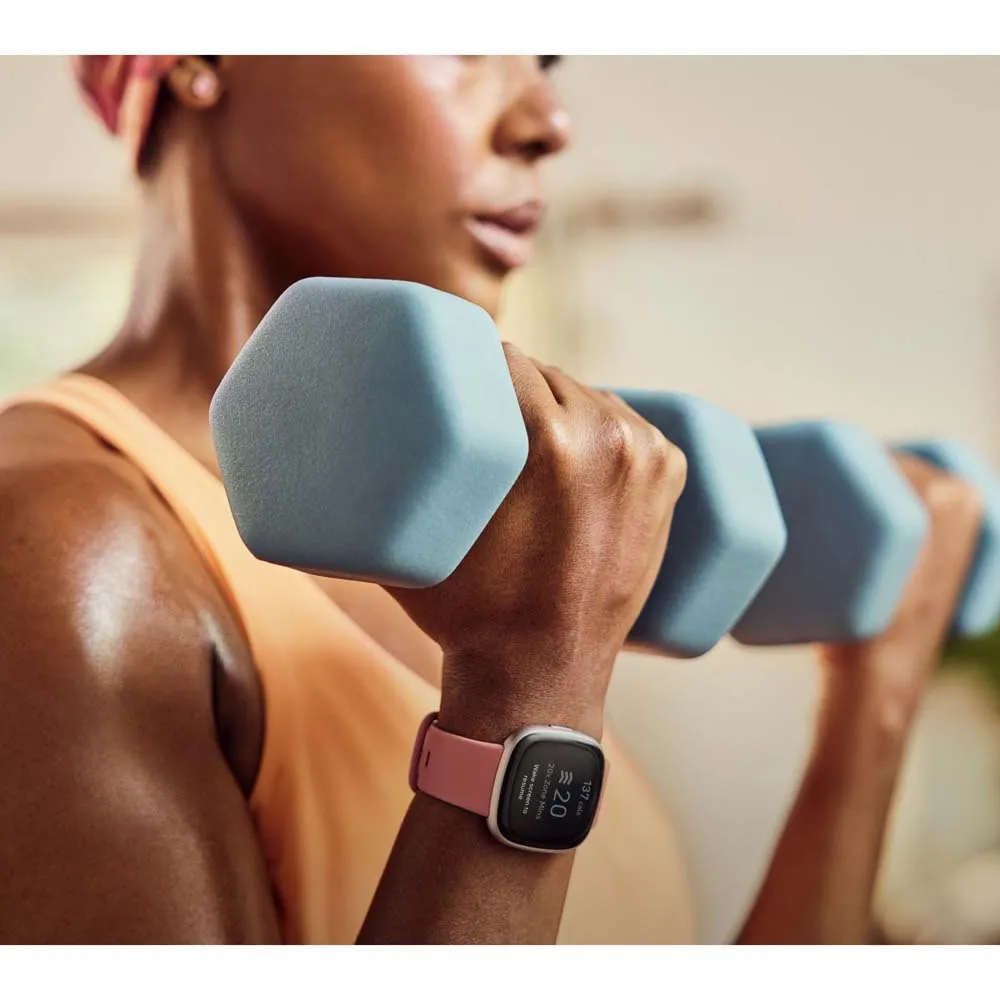 Fitbit Versa 4 Smartklokke Refurbished, Pink sand / copper rose Fitbit Versa 4 Smartklokke Refurbished, Pink sand / copper rose