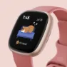 Fitbit Versa 4 Smartklokke Refurbished, Pink sand / copper rose