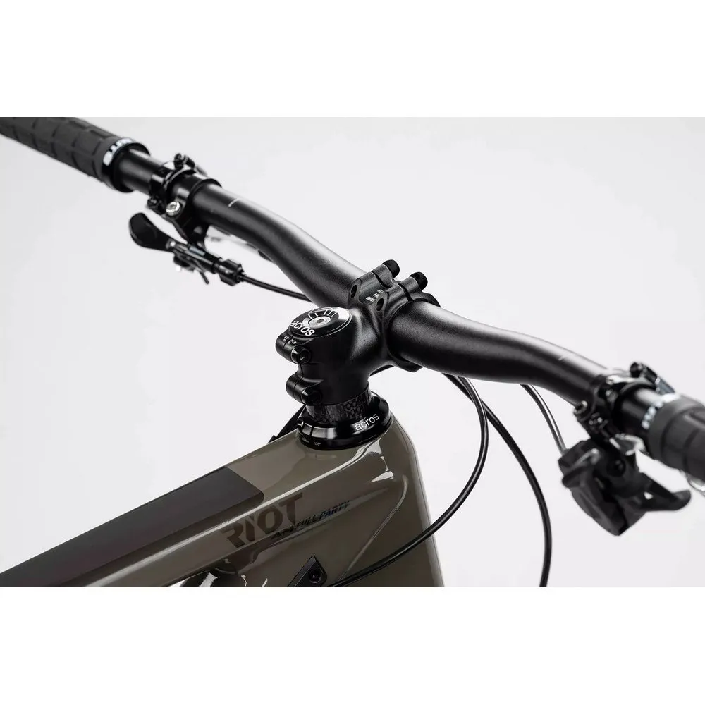 Ghost Riot Am Cf/cf 160/140 Full Party 29´´ Xt 2023 Terrengsykkel Ghost Riot Am Cf/cf 160/140 Full Party 29´´ Xt 2023 Terrengsykkel