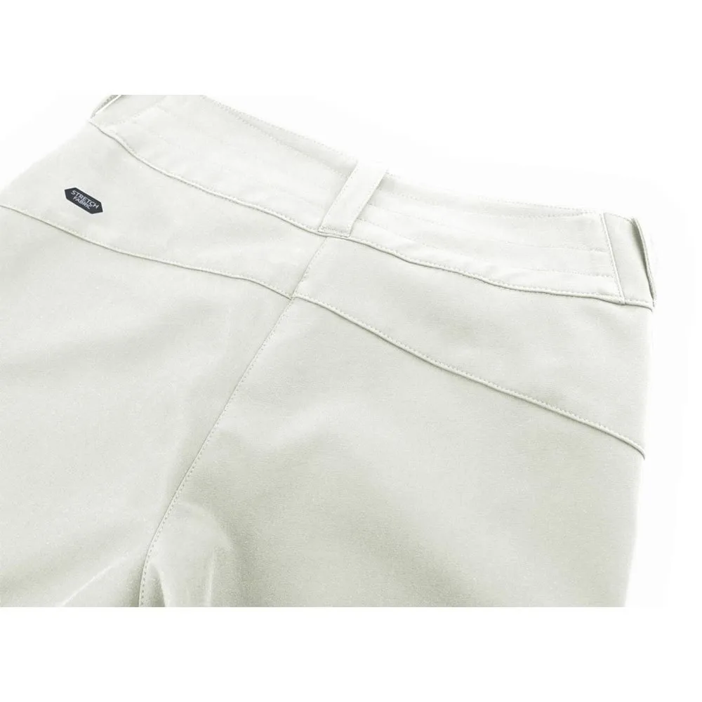 Hannah Ilia Bukser, Bright white Hannah Ilia Bukser, Bright white