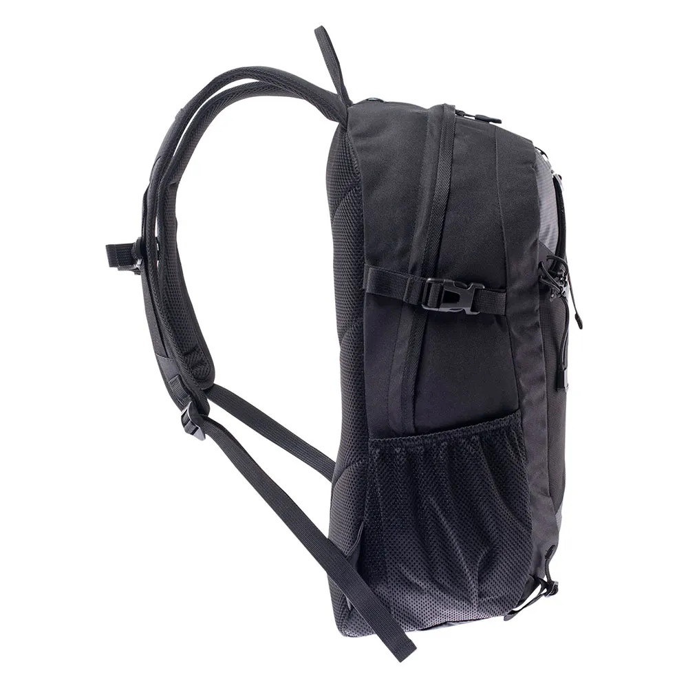 Hi-tec Stray 20l Ryggsekk, Black / reflective Hi-tec Stray 20l Ryggsekk, Black / reflective