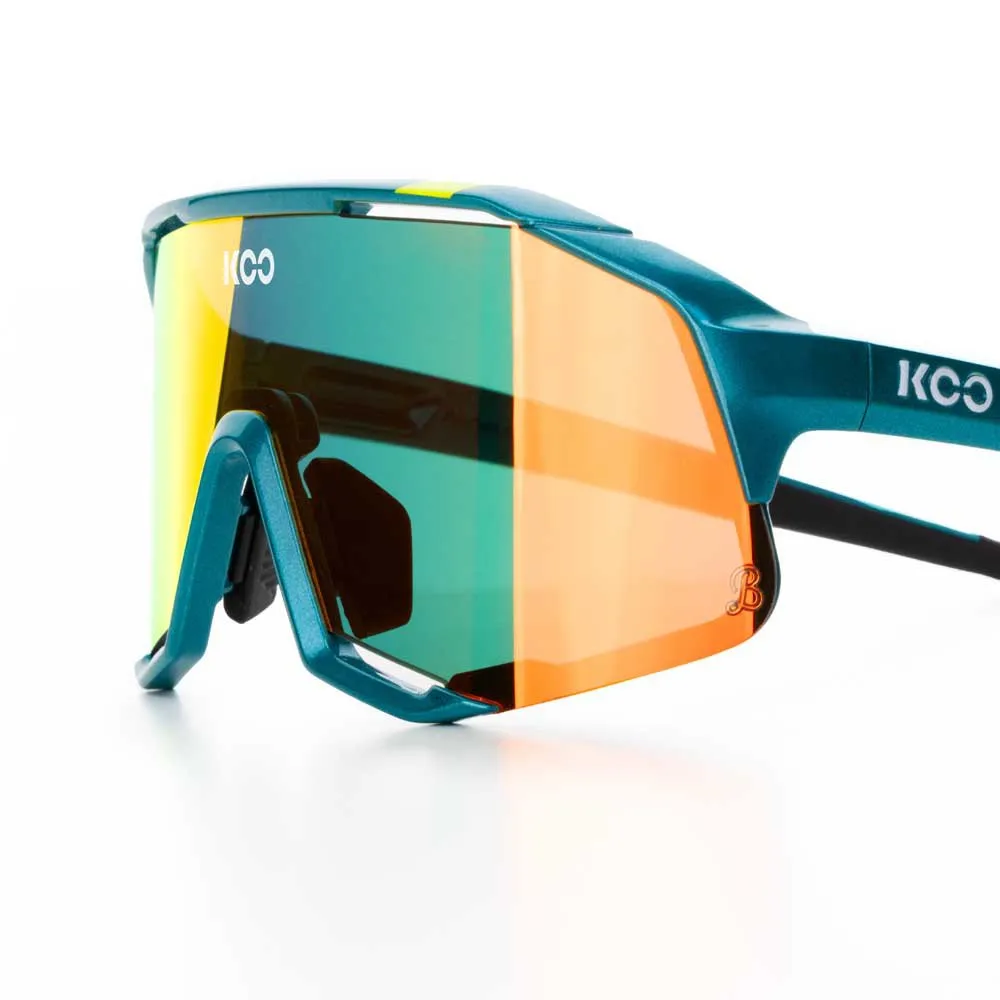 KOO Demos Bora Solbriller, Green, Red Mirror/CAT2