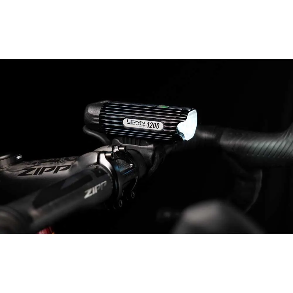 Lezyne Deca Stvzo 1200 Loaded Frontlys, Black, 1200 Lysstyrker Lezyne Deca Stvzo 1200 Loaded Frontlys, Black, 1200 Lysstyrker
