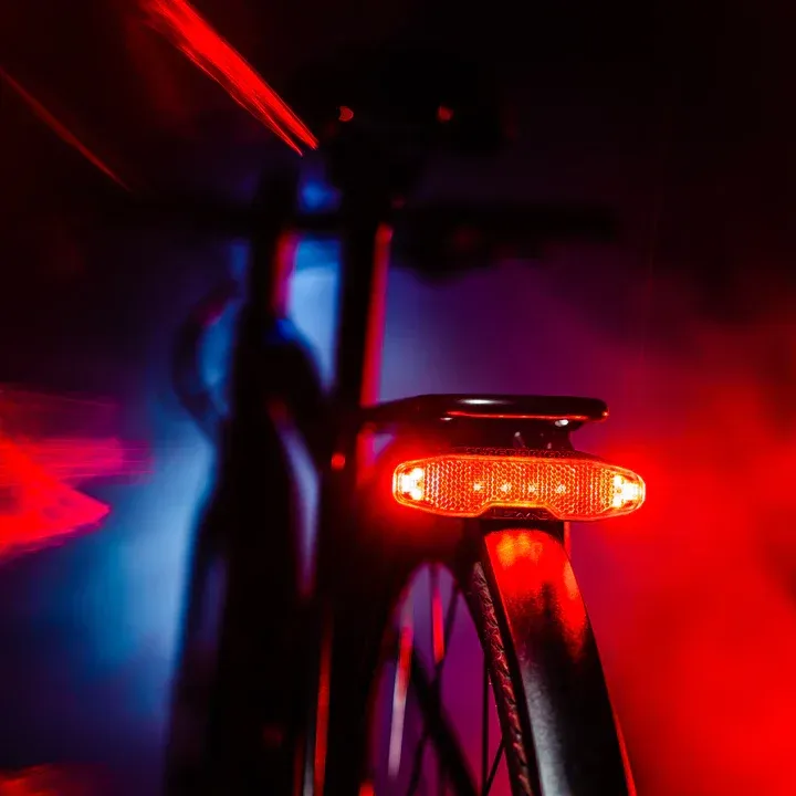 Lezyne eBike Super Bright StVZO Baklys, Black, 12 Lysstyrker