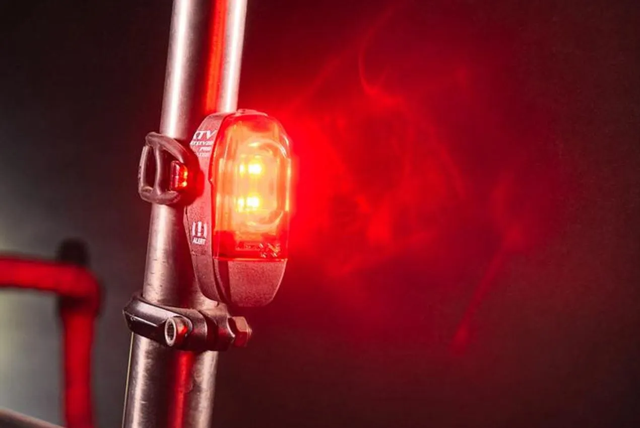 Lezyne KTV Pro Alert StVZO Baklys, Black, 11 Lysstyrker