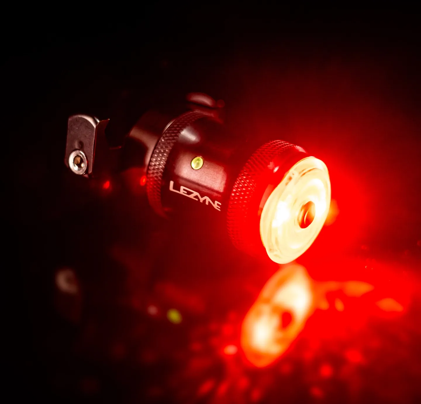 Lezyne Saddle Ai Alert 250 Baklys, Red / black, 250 Lysstyrker Lezyne Saddle Ai Alert 250 Baklys, Red / black, 250 Lysstyrker