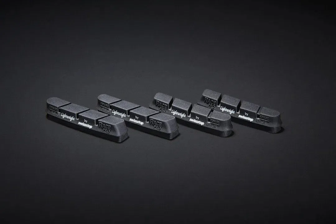 Lightweight brake pads 4 pieces, Carbon black