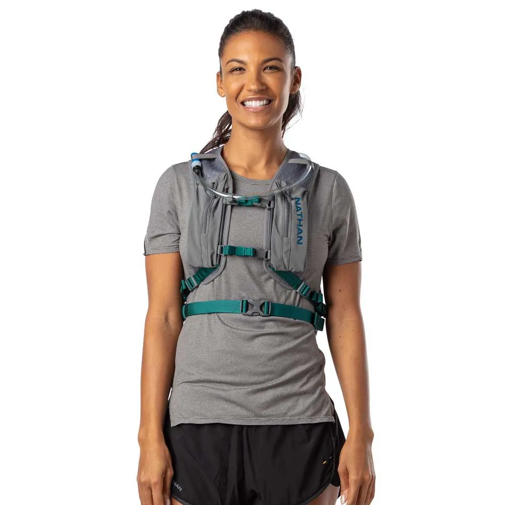 Nathan Crossover Pack 10l Hydreringsvest, Charcoal / marine blue, One Size Nathan Crossover Pack 10l Hydreringsvest, Charcoal / marine blue, One Size