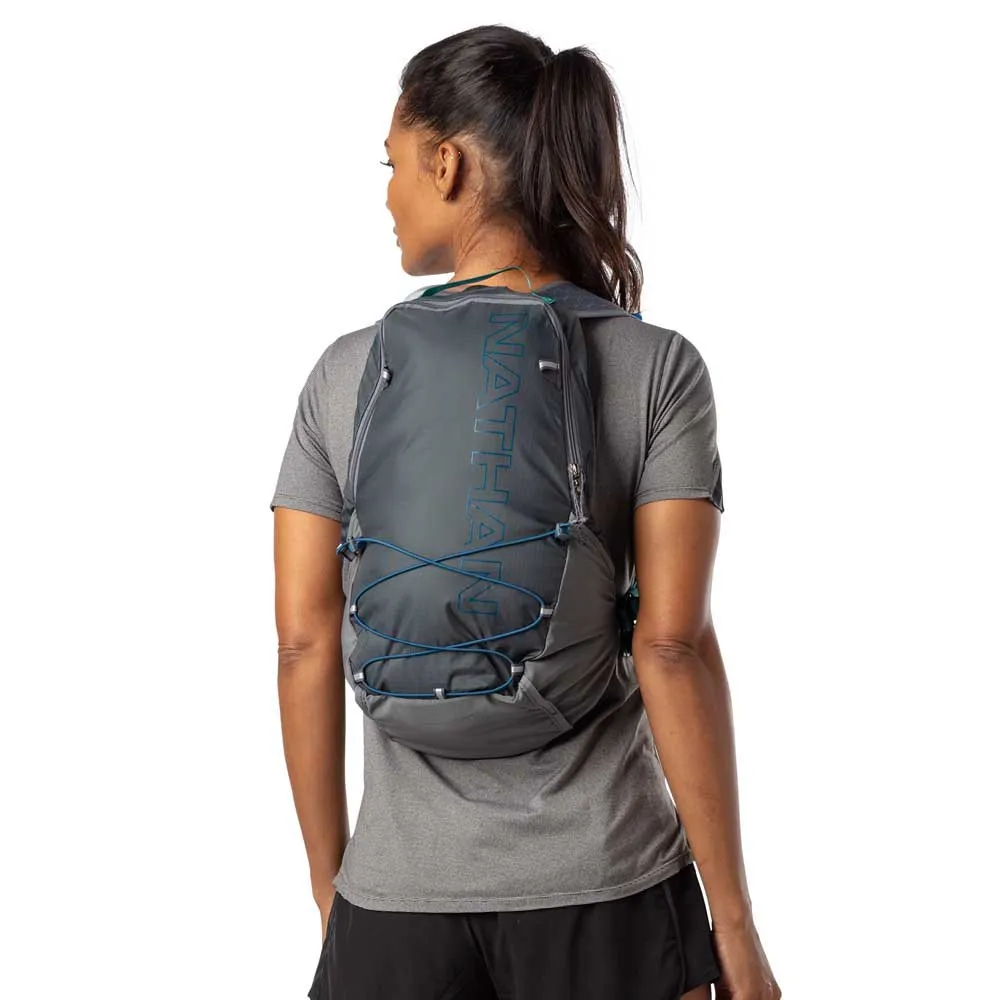 Nathan Crossover Pack 10l Hydreringsvest, Charcoal / marine blue, One Size Nathan Crossover Pack 10l Hydreringsvest, Charcoal / marine blue, One Size
