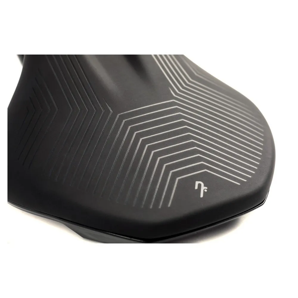 Natural Fit Nuance Sykkelsete, Black, 148mm
