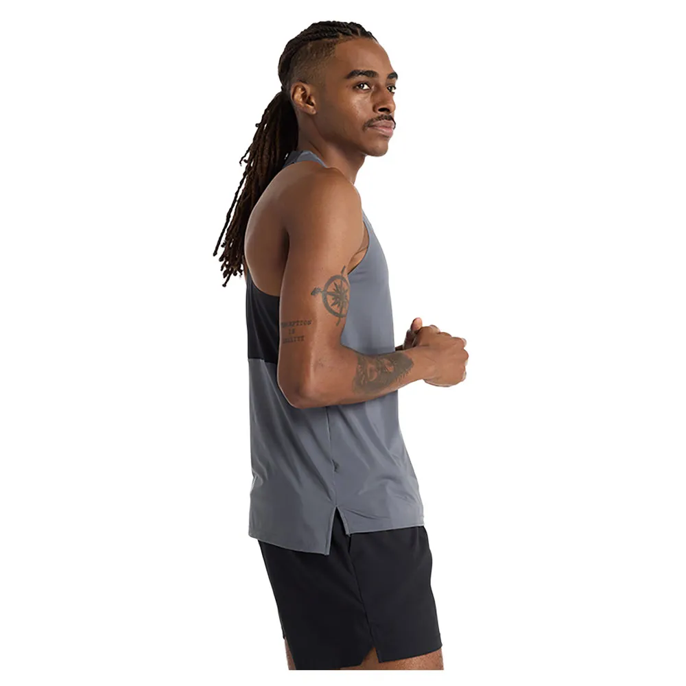New Balance Race Day Ermeløs T-skjorte male New Balance Race Day Ermeløs T-skjorte male