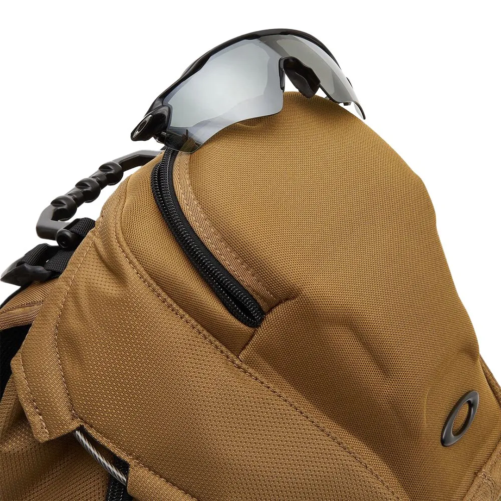 Oakley Kitchen Sink Sekk 34l, Total coyote