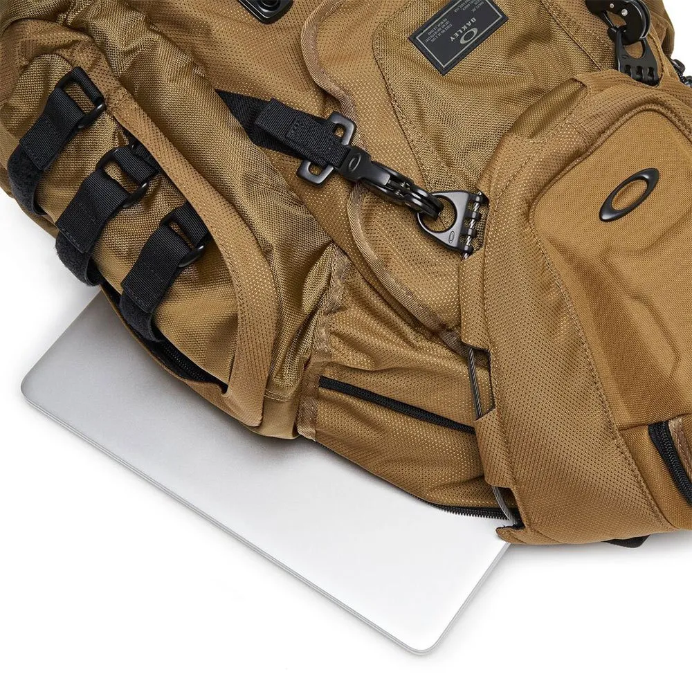 Oakley Kitchen Sink Sekk 34l, Total coyote