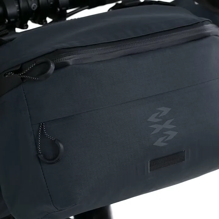Rapha Explore Accessory Styreveske 4.5L, Vulcan / asphalt, One Size Rapha Explore Accessory Styreveske 4.5L, Vulcan / asphalt, One Size