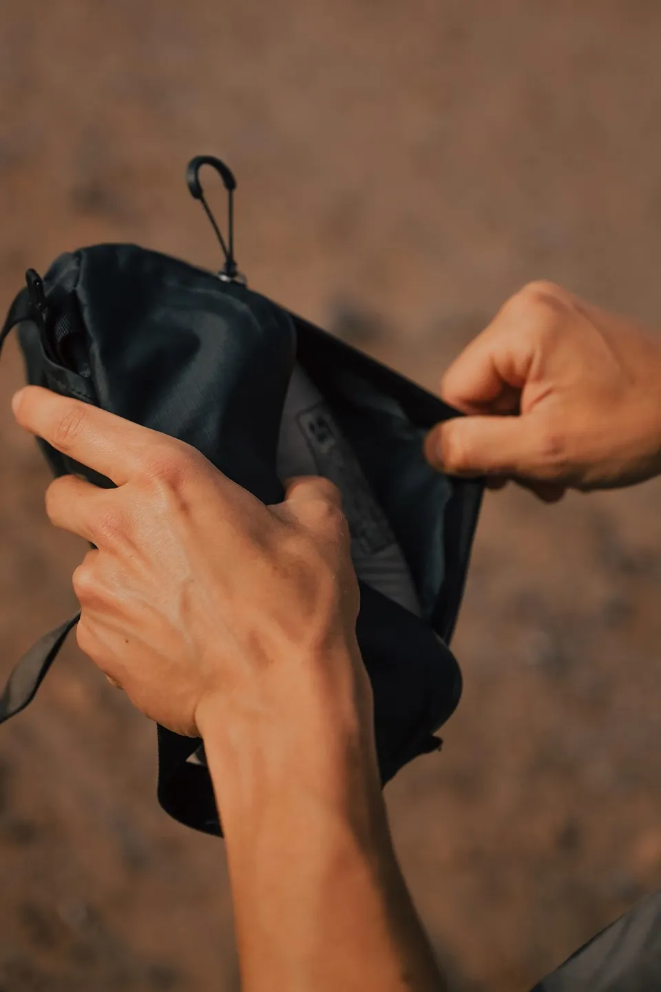 Rapha Explore Accessory Styreveske 4.5L, Vulcan / asphalt, One Size Rapha Explore Accessory Styreveske 4.5L, Vulcan / asphalt, One Size