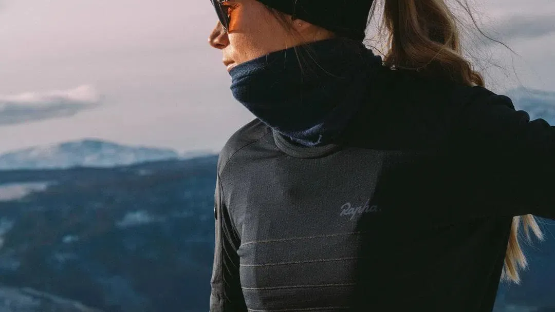 Rapha WOMEN EXPLORE LONG SLEEVE PULLOVER Rapha WOMEN EXPLORE LONG SLEEVE PULLOVER