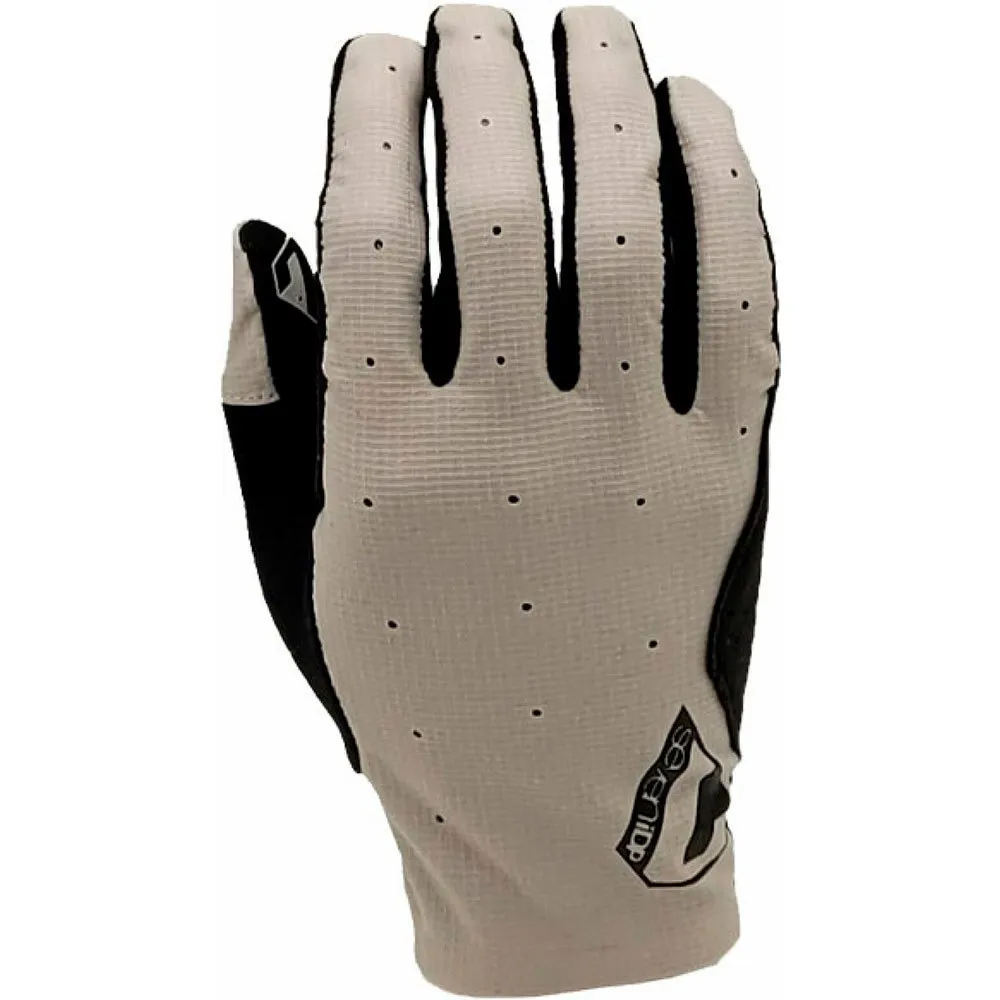 Seven IDP Control Hansker