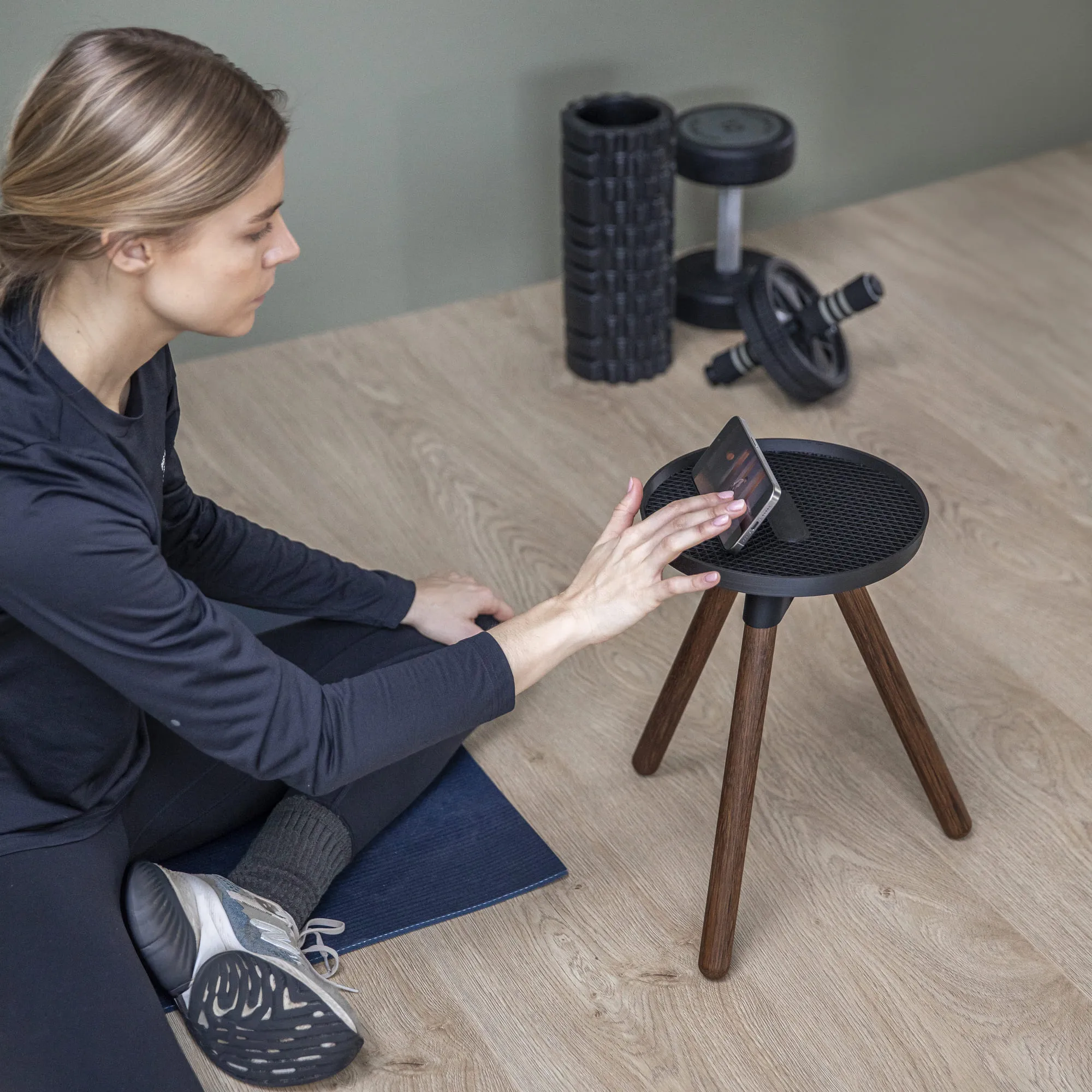 Tons Core Bord til smartphone og vannflaske smoked oak