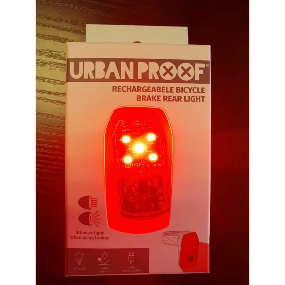 URBAN PROOF Baklys, Black / red, 52 Lysstyrker URBAN PROOF Baklys, Black / red, 52 Lysstyrker