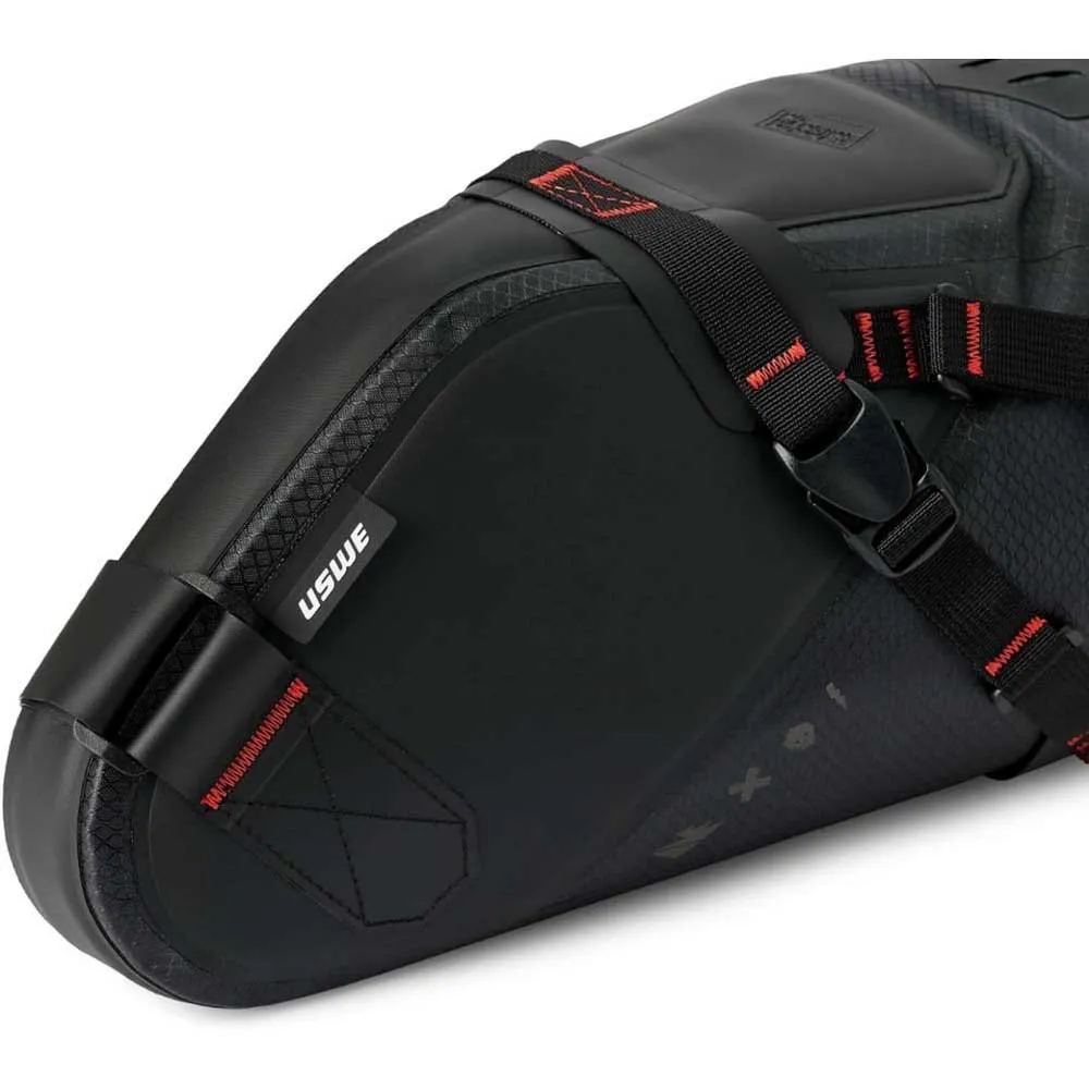 USWE Roll Top Sadelveske 8l, Black, One Size USWE Roll Top Sadelveske 8l, Black, One Size